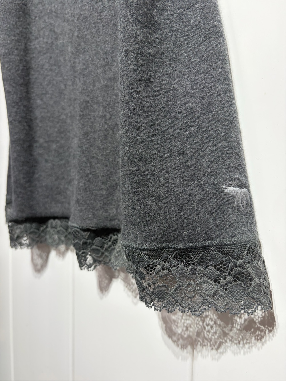 Abercrombie & Fitch grey tank top with lace - Picture 4 of 4